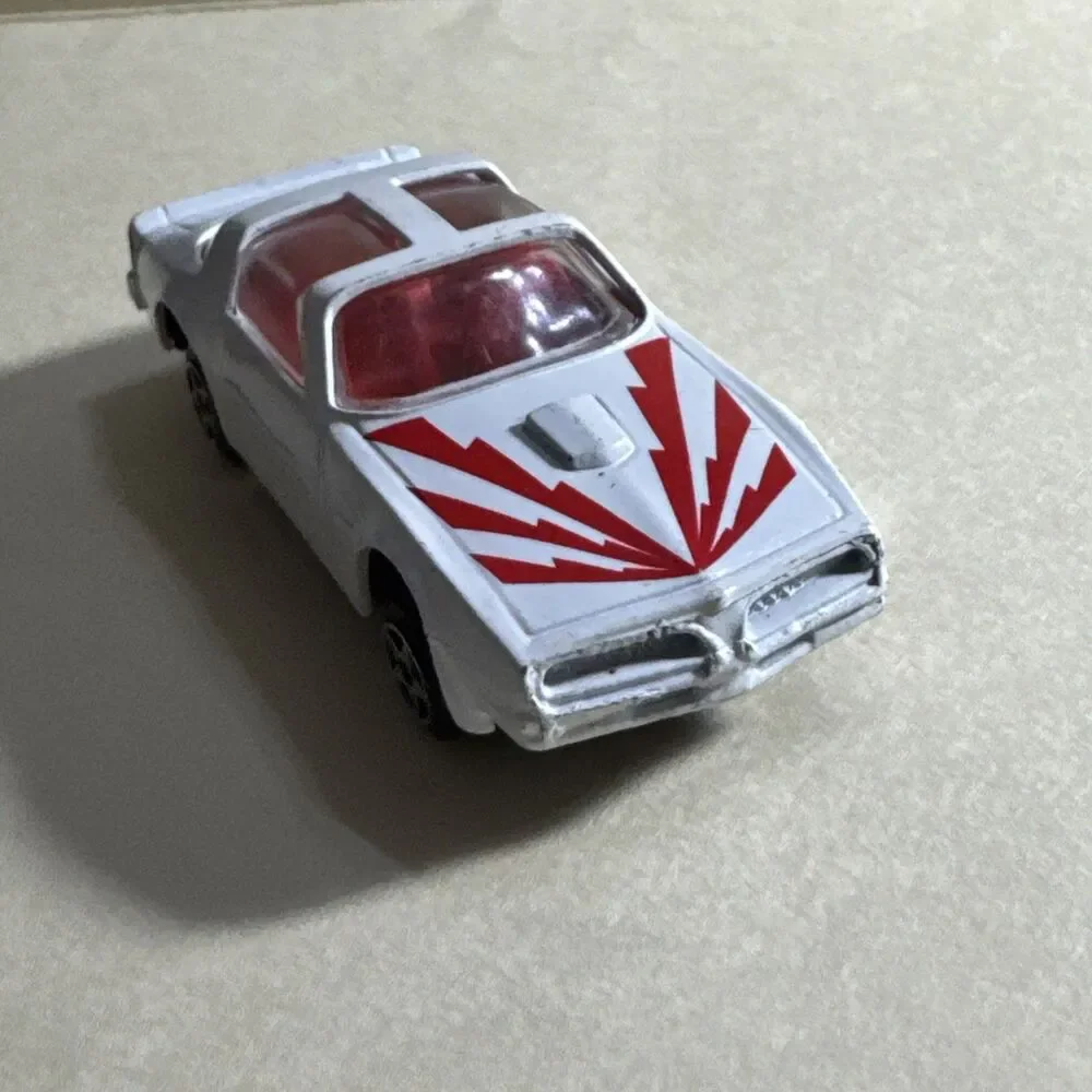 Zee Toys Zylmex Pontiac Firebird T-Top D93 White Red Hood Decal 1:64 Model Car